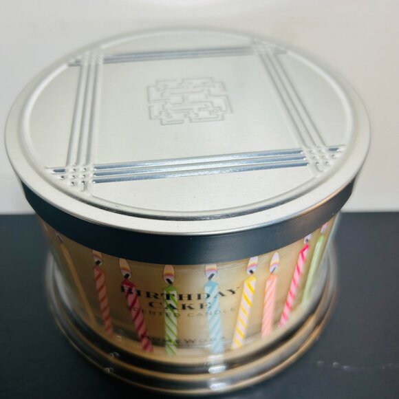 HomeWorx by Slatkin Birthday Cake 4-Wick 18 oz Candle NEW - Picture 2 of 4